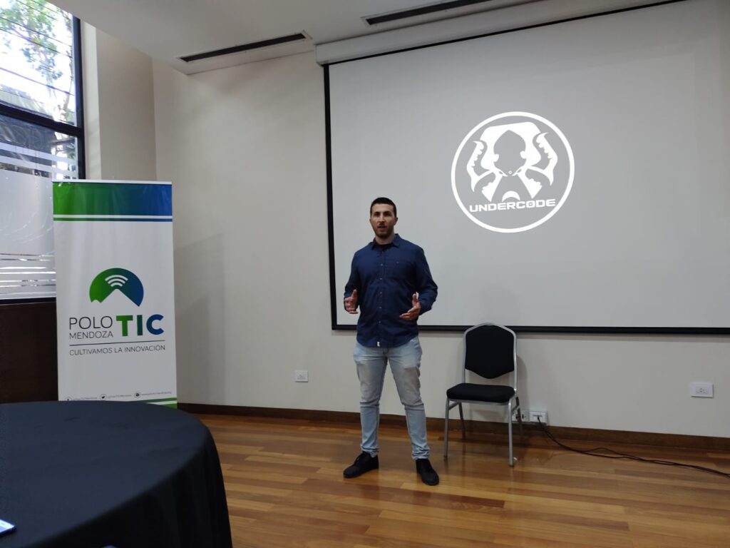 Underc0de presentation at the Polo TIC Mendoza year-end event