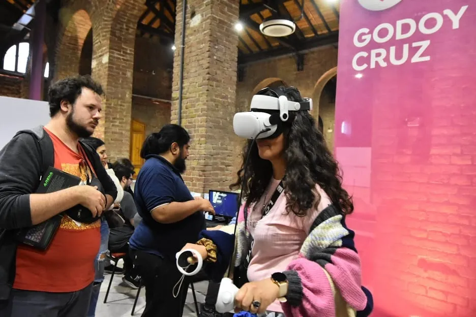 Virtual reality experience during Underc0de Day