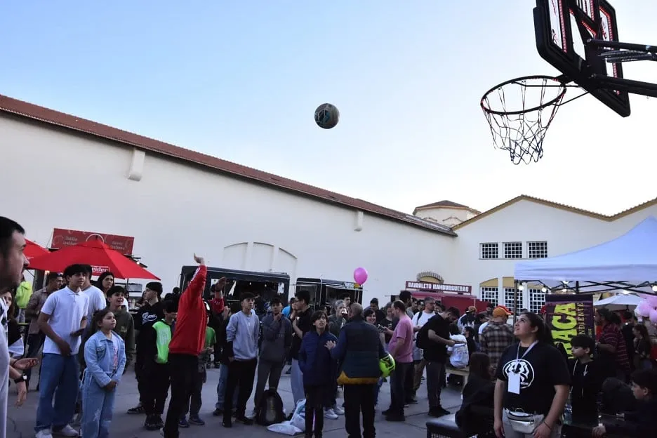 Outdoor recreational activities at Espacio Arizu.